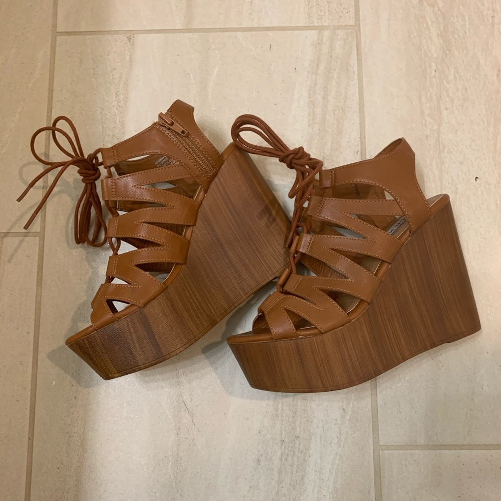 Steve Madden “Kenway” Wedge Sandal